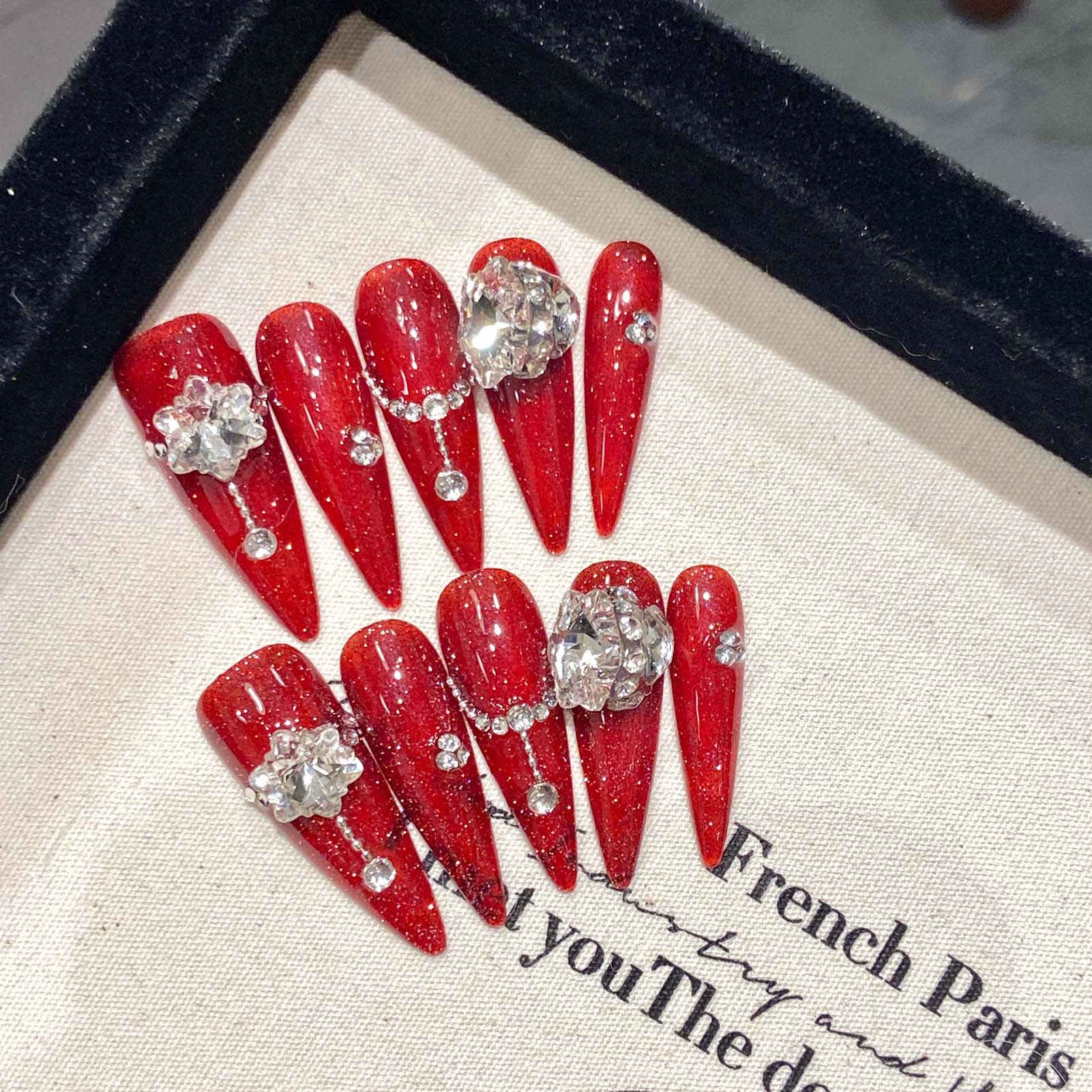Faux ongles rouges faits à la  - Nail Art Press On avis et prix